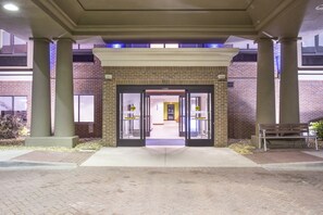 Exterior - Holiday Inn Express - Village West (Kansas City)
