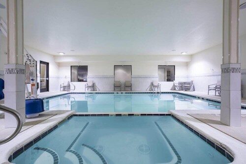 Holiday Inn Express - Village West