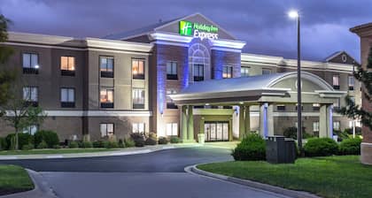 Holiday Inn Express - Village West