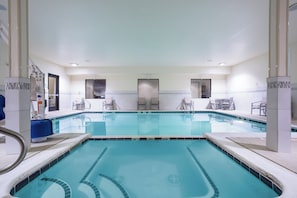 Indoor pool - Holiday Inn Express - Village West (Kansas City)