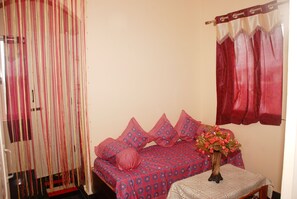 Camera familiare con 2 letti singoli, 2 letti singoli, non fumatori | Letti aggiuntivi (a pagamento), Wi-Fi gratuito