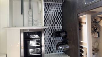 Vila Basic, 3 kamar tidur | Dapur pribadi | Lemari es besar, microwave, oven, dan mesin pencuci piring