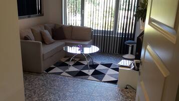 Vila Basic, 3 kamar tidur | Ruang keluarga | TV layar datar dan Netflix