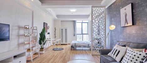 Habitación doble Confort | Escritorio, cortinas blackout, camas extra y wifi gratis