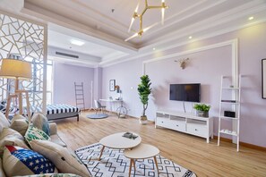 Comfort Double Room | Desk, blackout drapes, rollaway beds, free WiFi