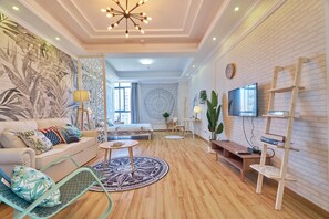 Chambre Double Confort | Bureau, rideaux occultants, lits pliants/supplémentaires, Wi-Fi gratuit