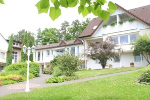 Front of property - Hotel Haus Am Steinberg (Bad Driburg)