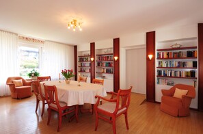 Daily buffet breakfast for a fee - Hotel Haus Am Steinberg (Bad Driburg)
