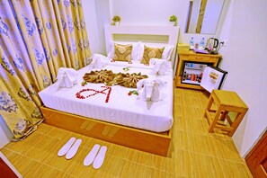 Standard Room | In-room safe, desk, blackout curtains, iron/ironing board - Hotel Aurora (Mandalay)