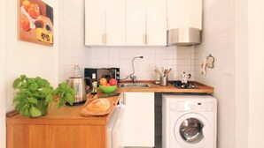 Apartment, 1 Bedroom | Private kitchenette - Trastevere Friendly Rome House (Rome)