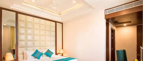 Emerald Room | In-room safe, soundproofing, iron/ironing board, rollaway beds