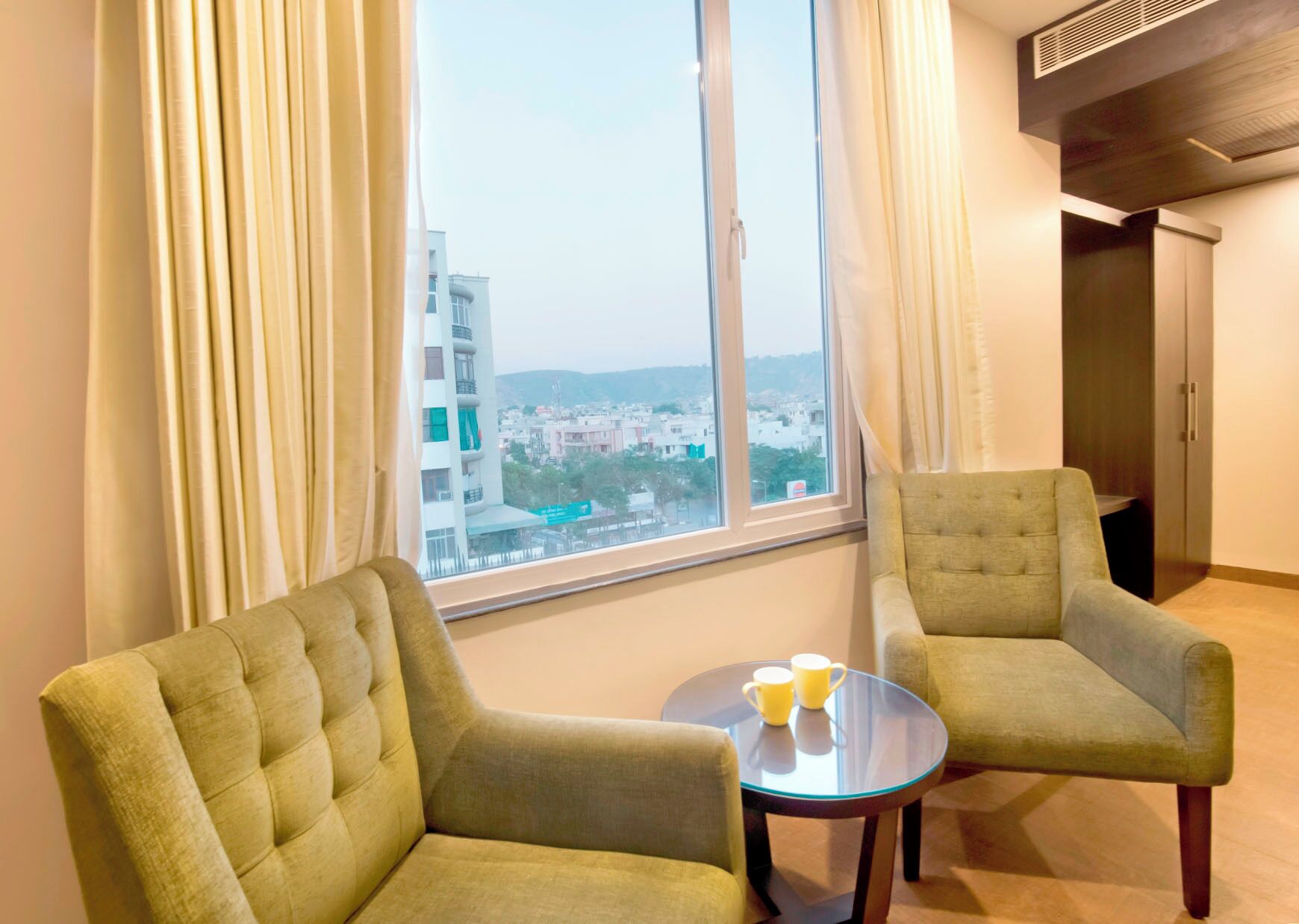 Gold Room | In-room business centre