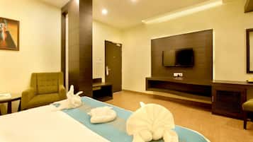 Emerald Room | Minibar, in-room safe, soundproofing, iron/ironing board