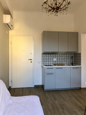 Apartment, 1 Bedroom | Private kitchenette | Full-size fridge, stovetop, cookware/dishes/utensils - Termini Station Little House (Rome)
