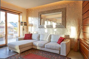 Apartment, 3 Bedrooms | Living area