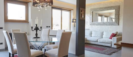 Apartment, 3 Bedrooms | In-room dining