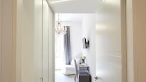 Deluxe Double Room | Living area - Raffaela's Suite & Rooms (Rome)