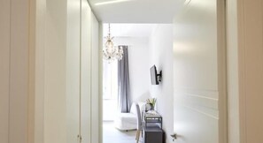 Deluxe Double Room | Living area | Flat-screen TV - Raffaela's Suite & Rooms (Rome)