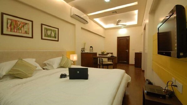 Club Room, 1 Double Bed, Smoking | Soundproofing, iron/ironing board, free WiFi, bed sheets - Nangi's Pride (Jaipur)