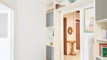Apartment, 2 Bedrooms | Room amenity