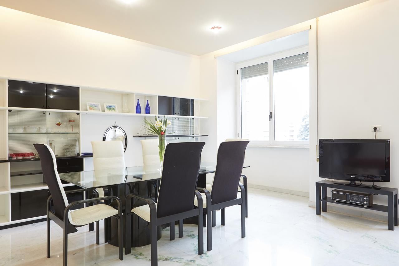Apartment, 2 Bedrooms | In-room dining