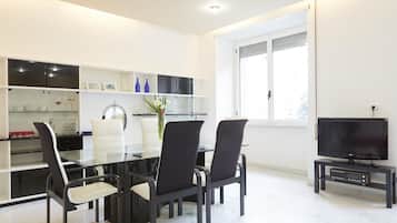 Apartment, 2 Bedrooms | In-room dining