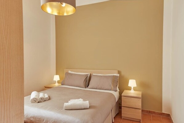 Apartment, 1 Bedroom | 1 bedroom, free WiFi, bed sheets - Colosseo Little House (Rome)