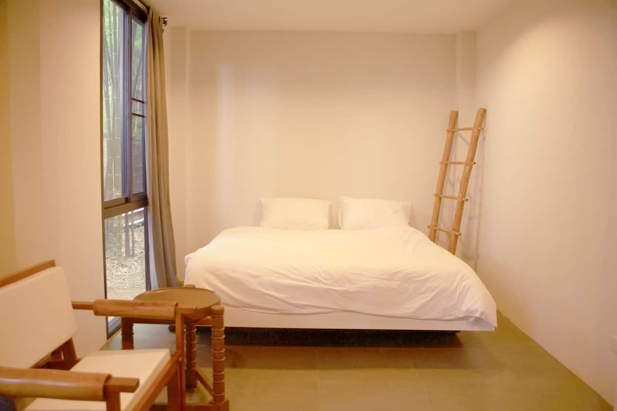 Blackout drapes, WiFi (free)