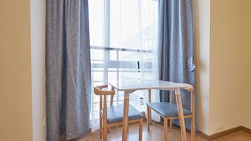 Comfort-Doppelzimmer | Schreibtisch, Verdunkelungsvorhänge, kostenloses WLAN