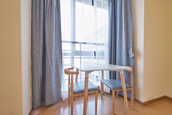 Comfort-Doppelzimmer | Schreibtisch, Verdunkelungsvorhänge, kostenloses WLAN