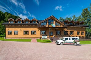 ด้านหน้าที่พัก