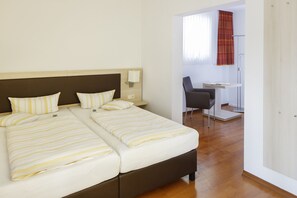 Double Room | In-room safe, desk, soundproofing, iron/ironing board - Caritas Tagungszentrum (Freiburg im Breisgau)