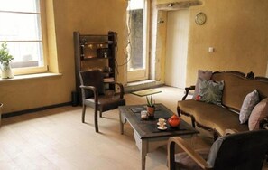 House, 3 Bedrooms | Living room