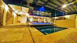 Outdoor pool - Summer Palace Hotspring Resort (Calamba)