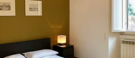 Leilighet, 2 soverom | 2 soverom, skrivebord, wi-fi (inkludert) og sengetøy