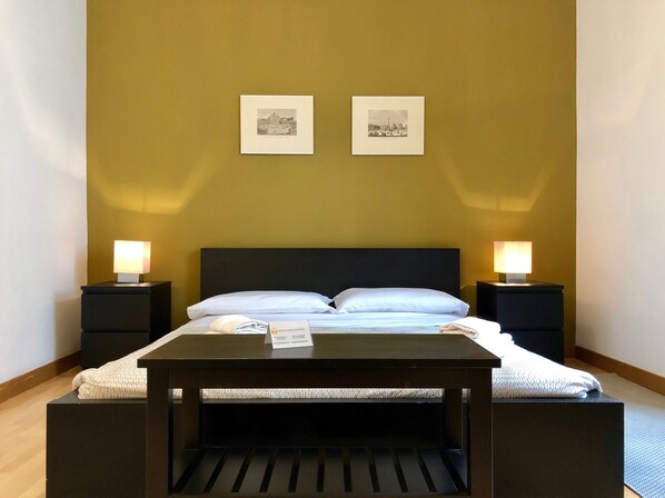 Apartment, 2 Bedrooms | 2 bedrooms, desk, free WiFi, bed sheets