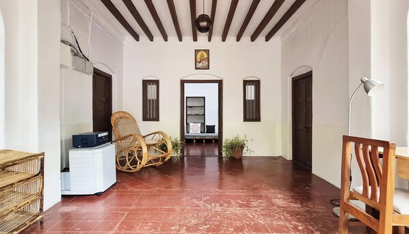 Books - Laika Heritage Stay by evaddo stays (Mysore)