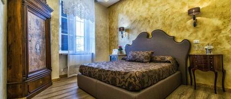 Minibar, desk, soundproofing, free WiFi