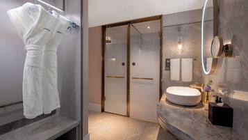 Kamar Keluarga, 2 Tempat Tidur Twin (Themed) | Kamar mandi | Shower, pancuran hujan, perlengkapan mandi gratis, dan pengering rambut