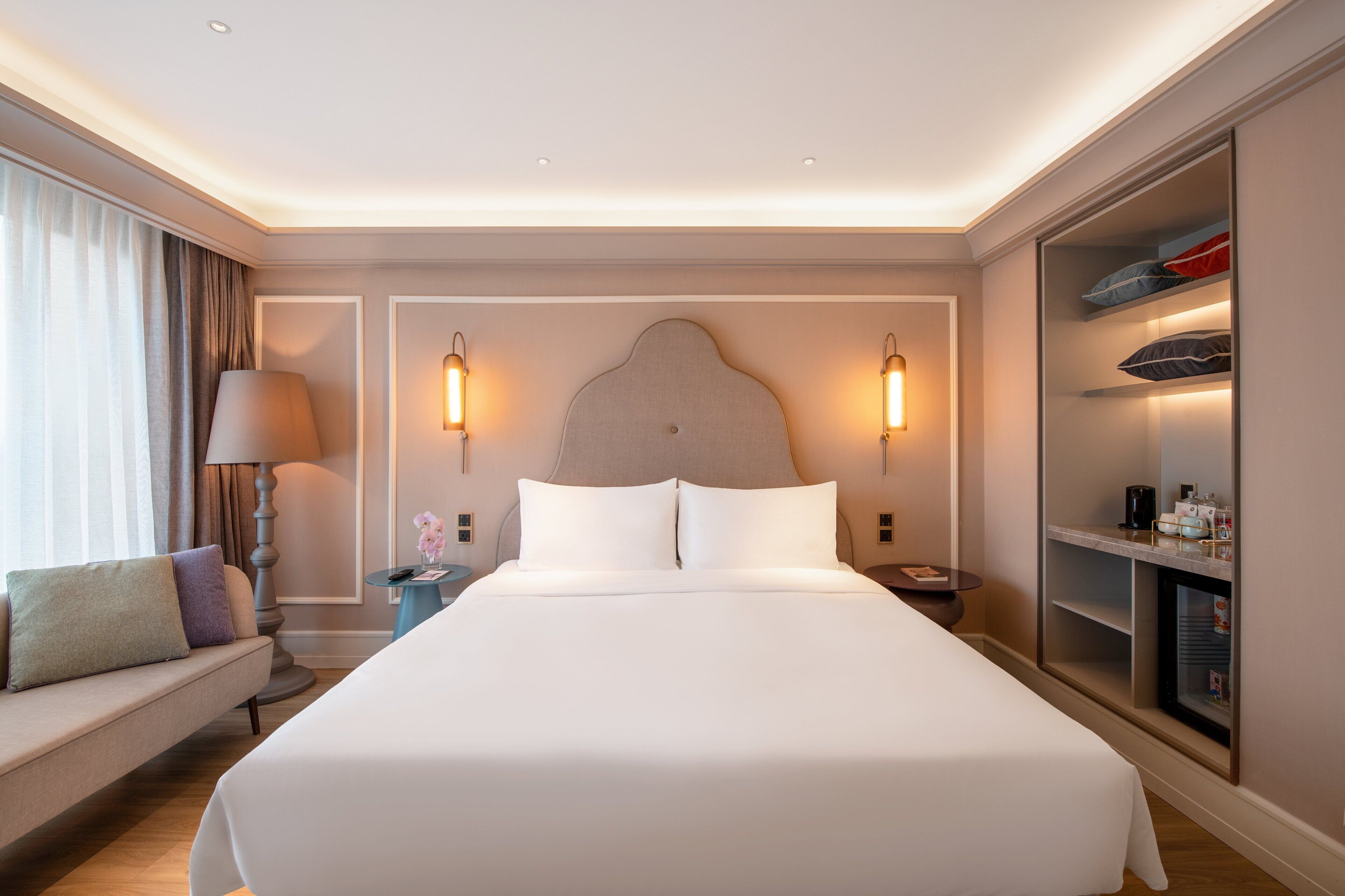 Kamar Standar, 1 Tempat Tidur King | Selimut bulu angsa, minibar, brankas, dan meja kerja