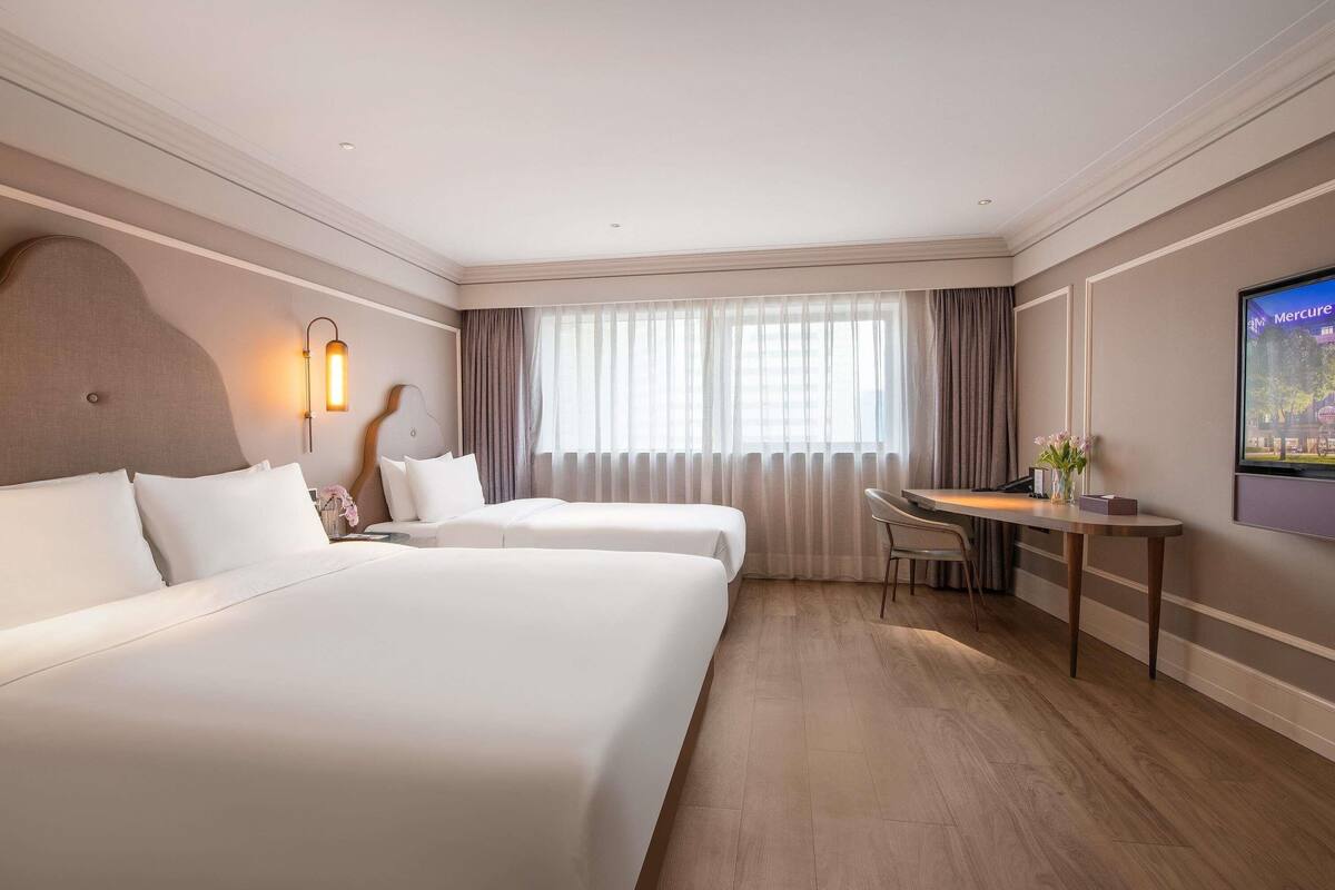Familjerum - 2 dubbelsängar | Sängtillbehör av högsta kvalitet, duntäcken och minibar
