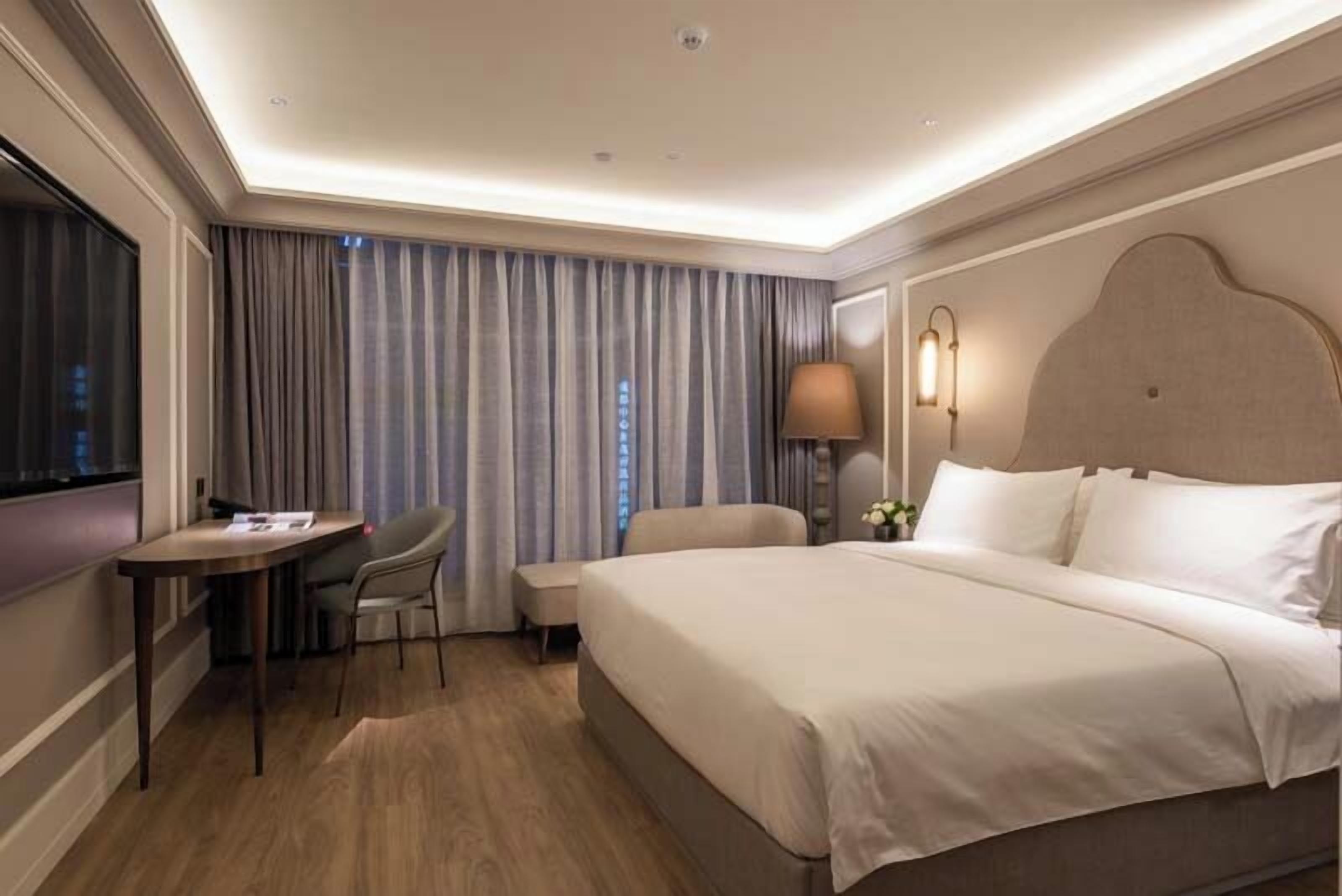Phòng phong cách cổ điển, 1 giường cỡ king | Chăn bông, nệm có lớp đệm bông, minibar, két bảo mật tại phòng 