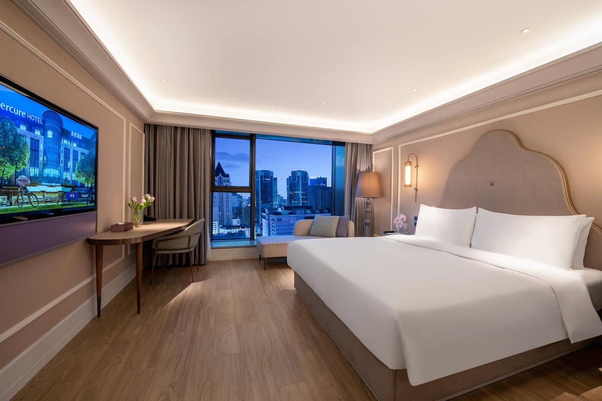 Superior Room, 1 King Bed | Down comforters, minibar, in-room safe, desk
