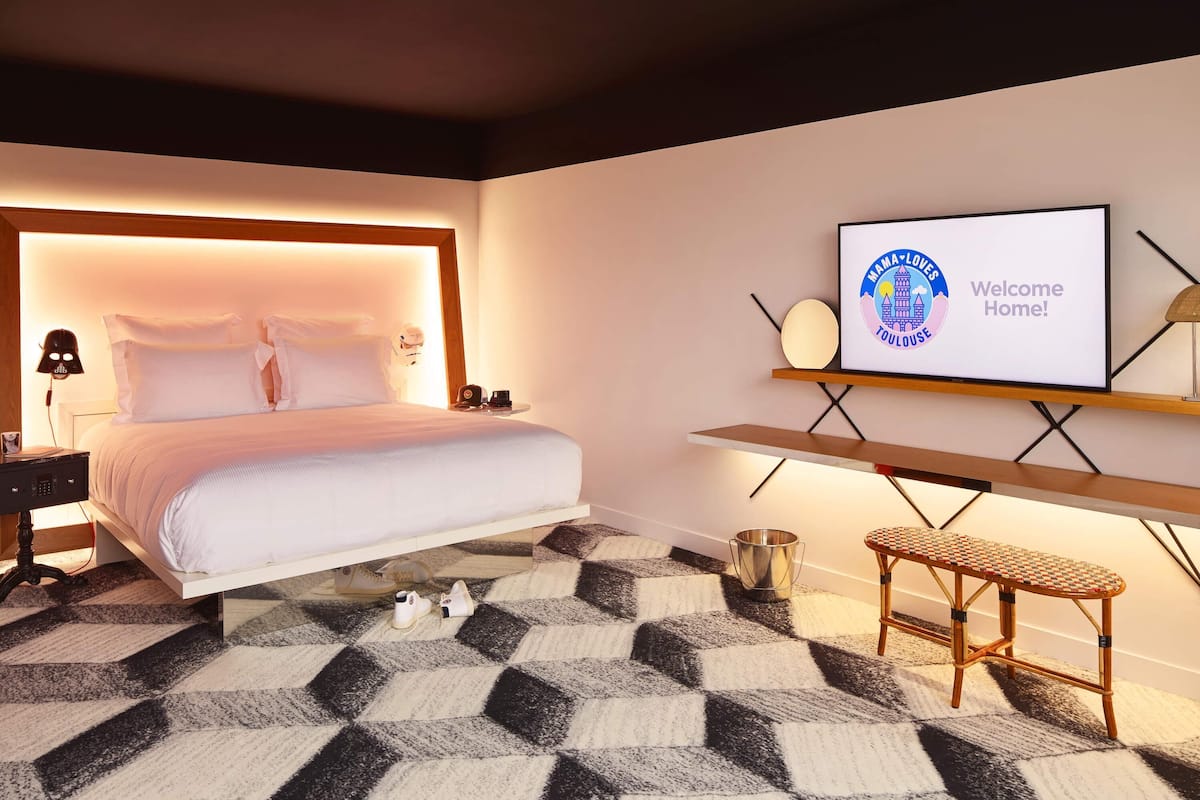 XXL MAMA | Premium bedding, pillowtop beds, in-room safe, desk