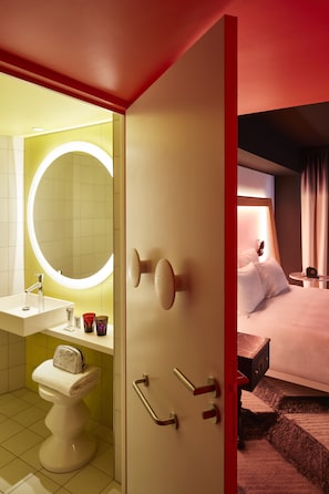 Habitación doble (Medium Mama) | Baño | Ducha y cabezal de ducha tipo lluvia