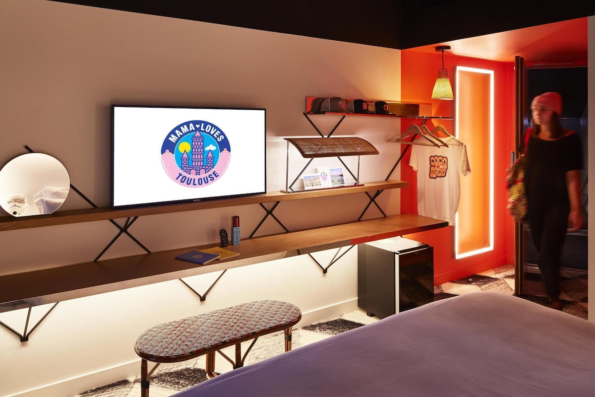 Double Room, 1 Double Bed (Medium Mama) | In-room safe, desk, soundproofing, iron/ironing board