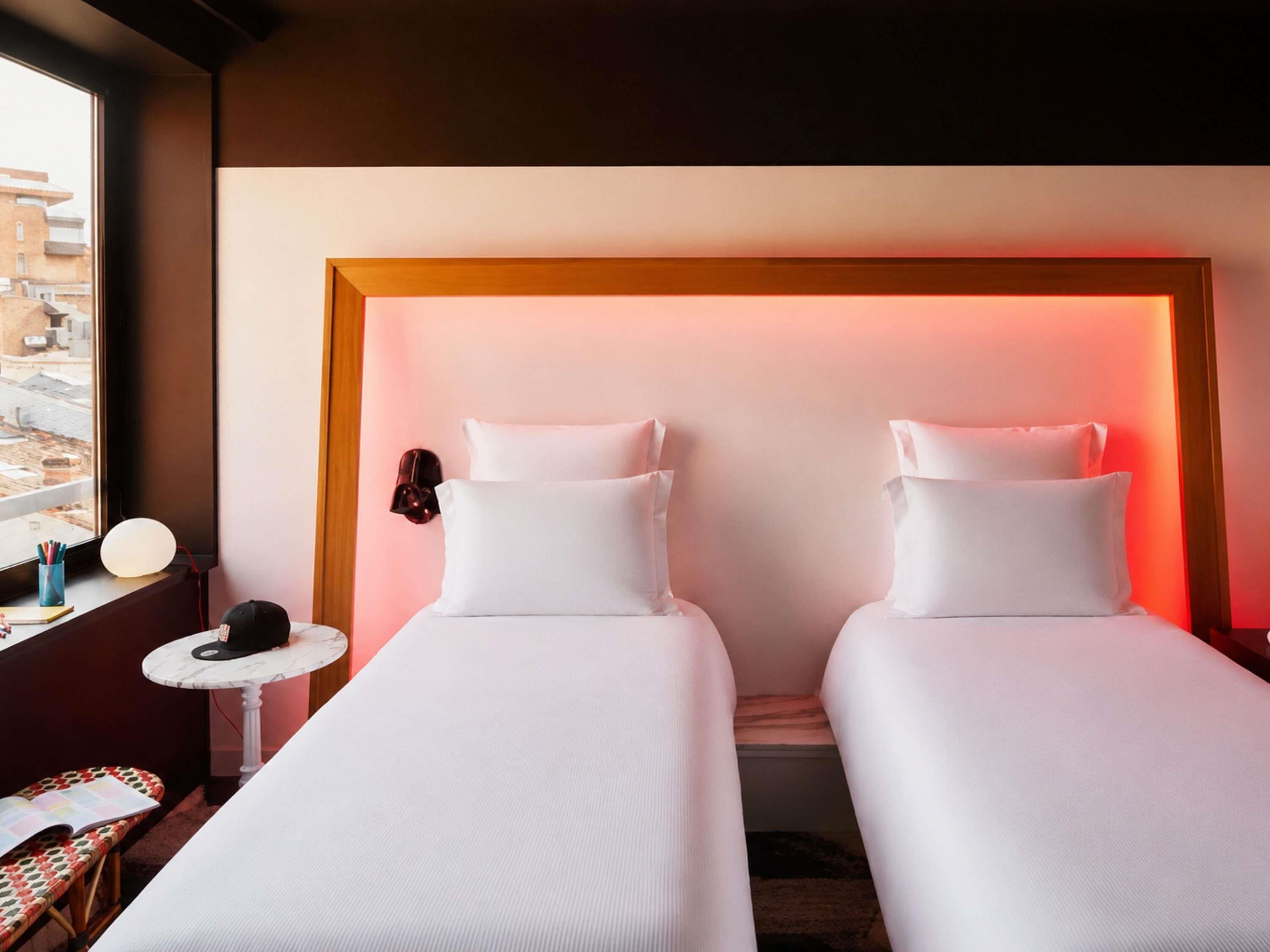 Ropa de cama de alta calidad y colchones con acolchado adicional