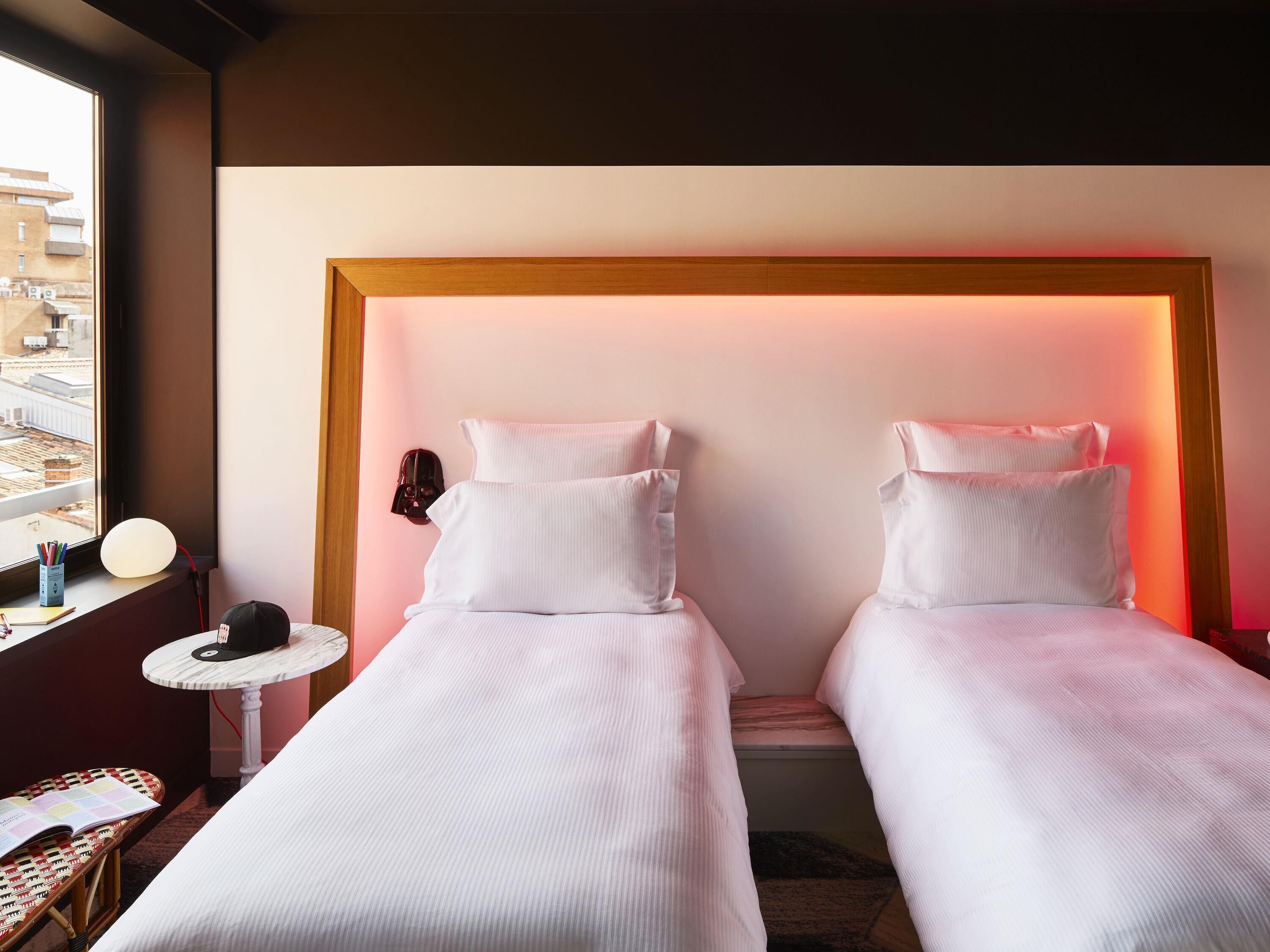 Ropa de cama de alta calidad y camas con pillow-top 