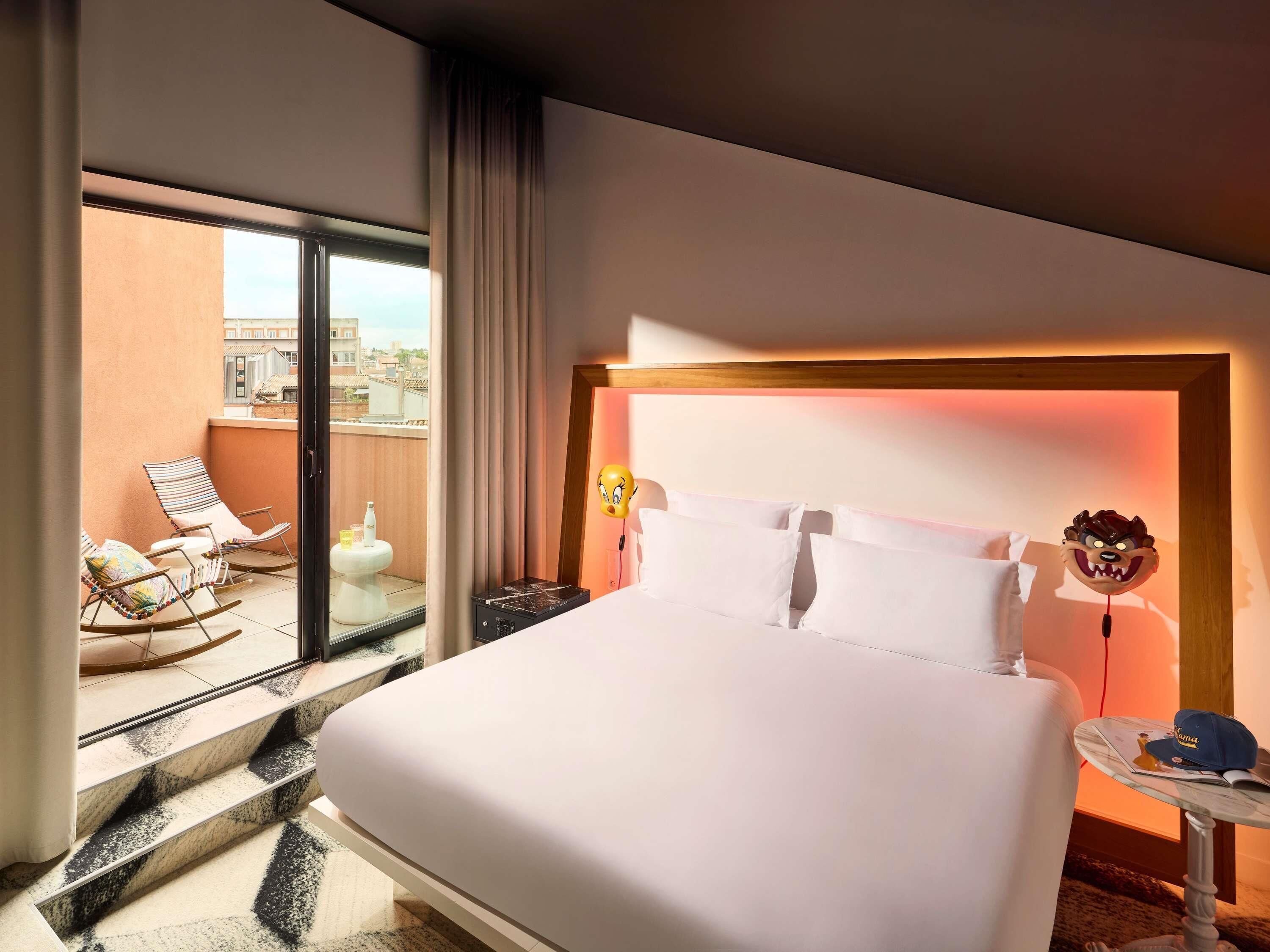 Ropa de cama de alta calidad y colchones con acolchado adicional