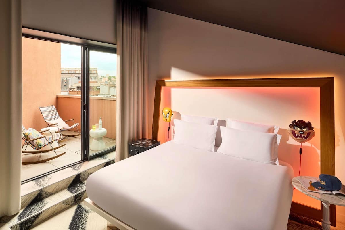 Premium bedding, pillow-top beds, in-room safe, desk